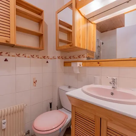 Le Refuge Du Bouchet Authentic Alpine Refuge Near Chamonix | Peaceful Escape - Happy Rentals Apartament